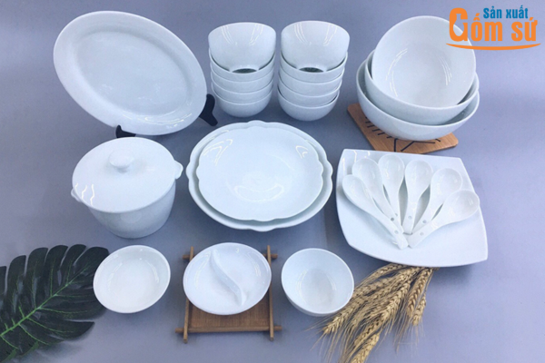 B&aacute;t ăn cơm B&aacute;t Tr&agrave;ng trắng trơn