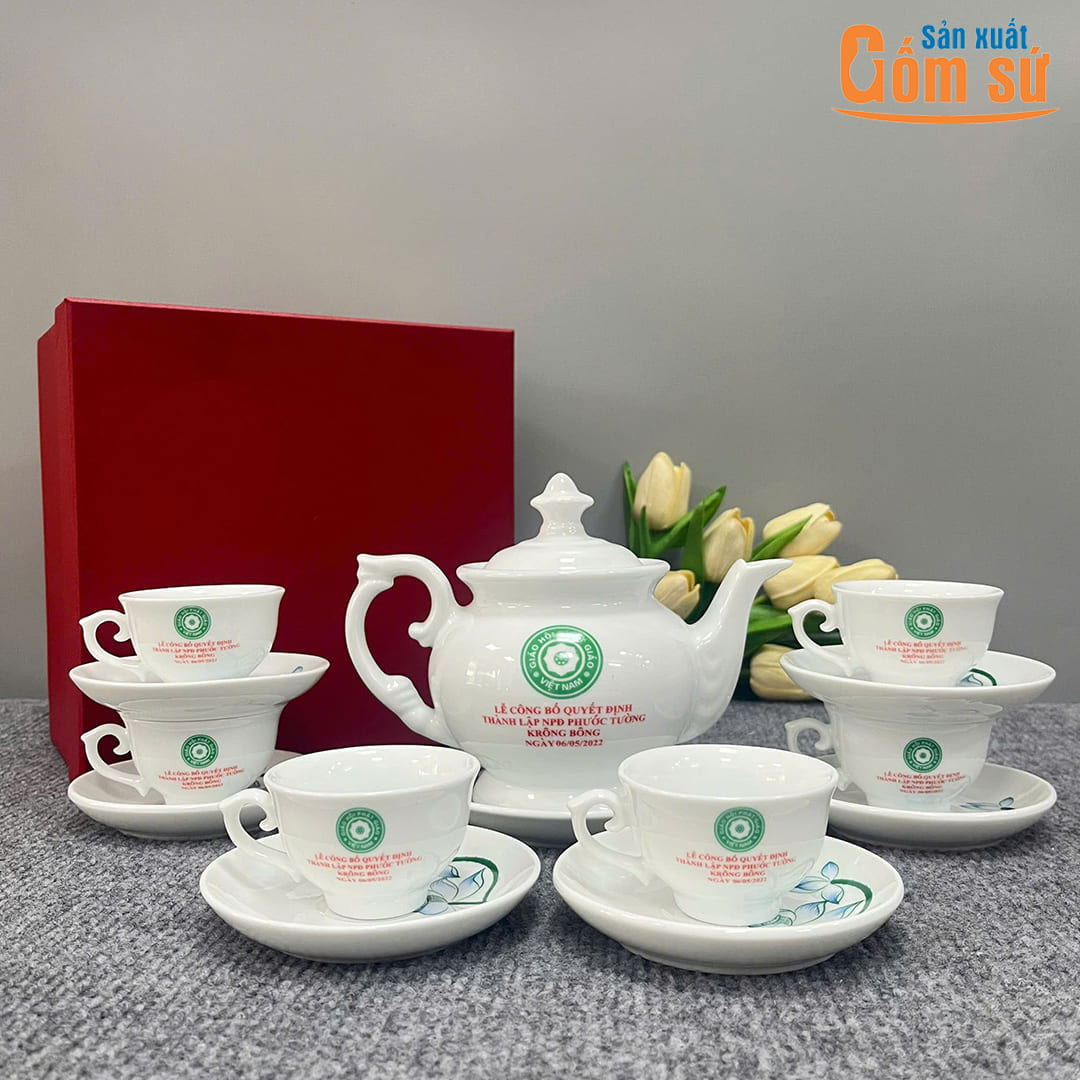 Bộ ấm ch&eacute;n trắng thần đ&egrave;n in logo Gi&aacute;o hội Phật gi&aacute;o