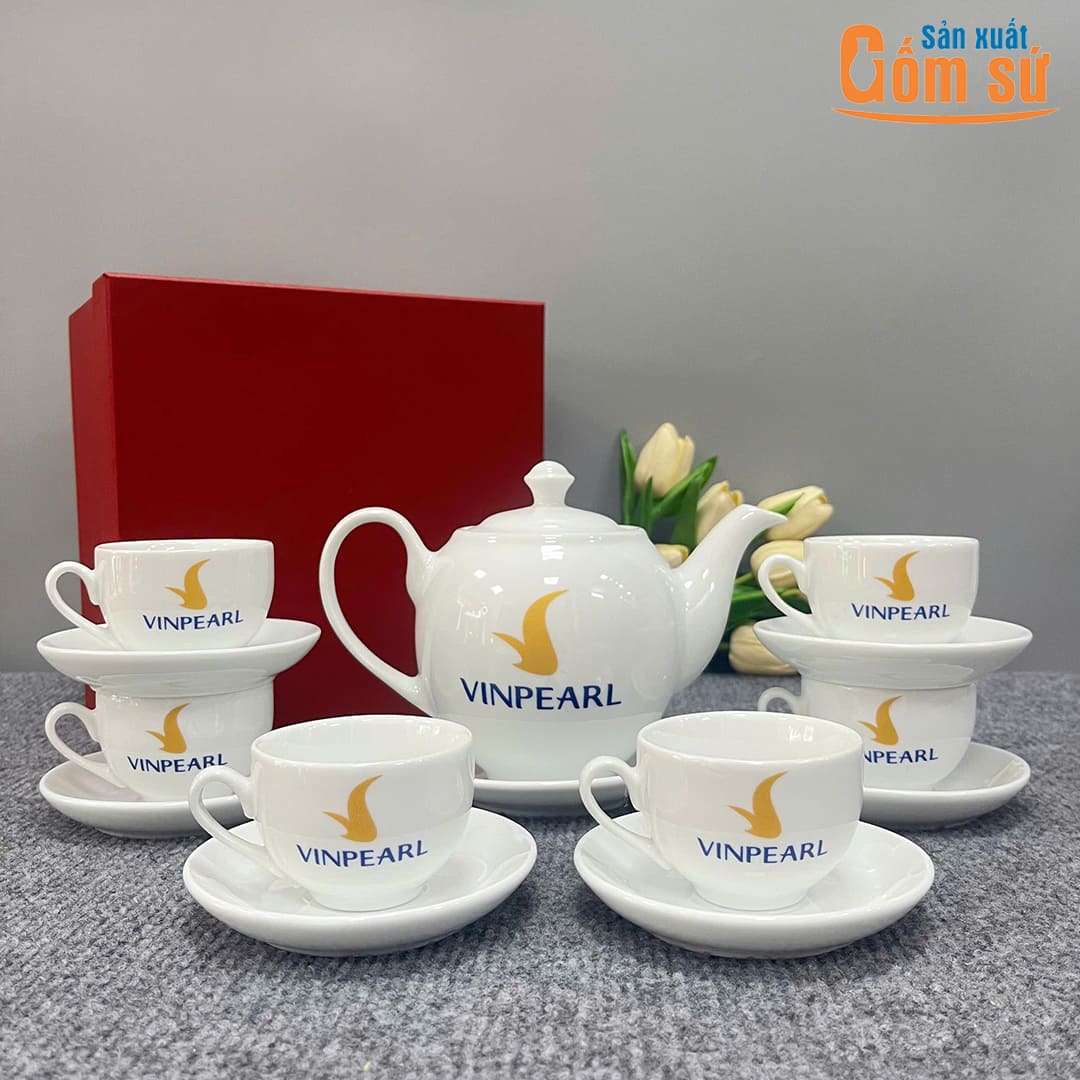 Bộ ấm ch&eacute;n trắng d&aacute;ng Minh Long in logo Vinpearl