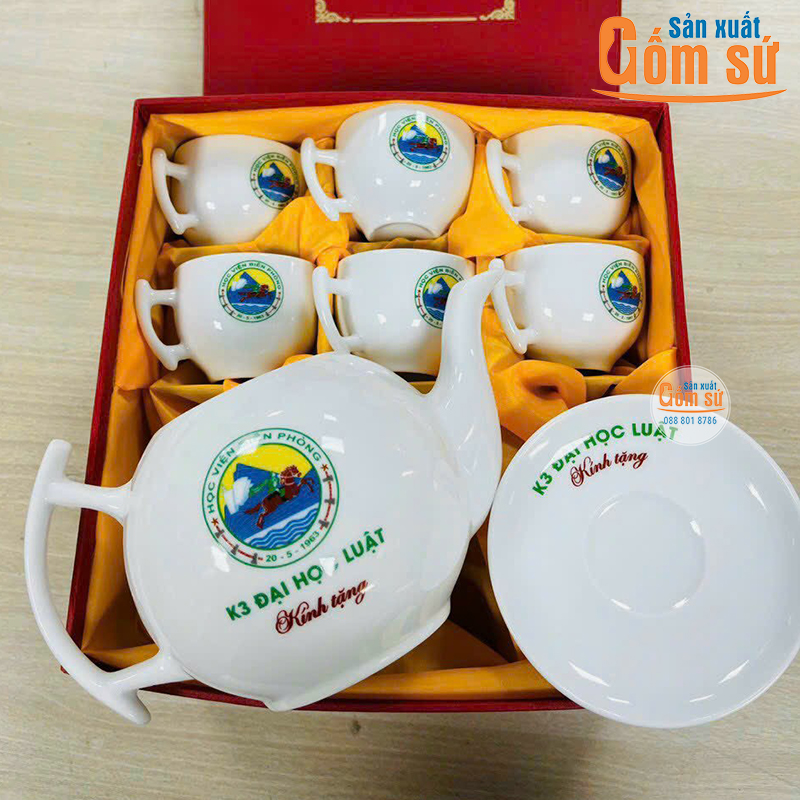 Bộ ấm ch&eacute;n sứ trắng d&aacute;ng bưởi c&agrave;nh in logo l&agrave;m qu&agrave; tặng
