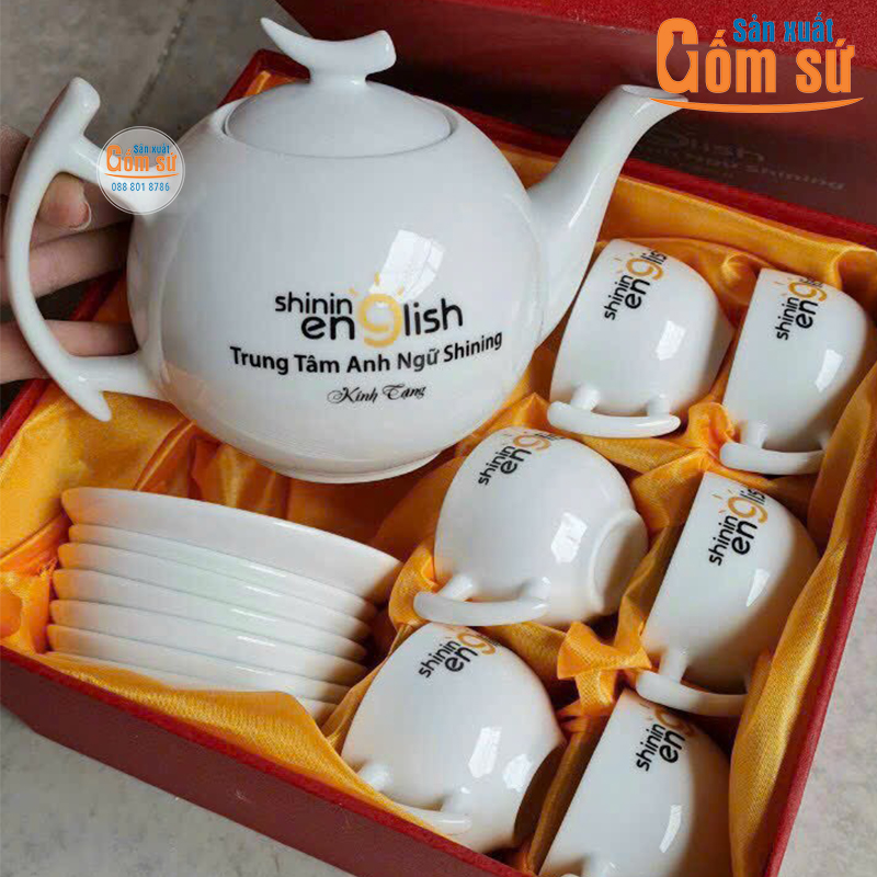Sản xuất bộ ấm ch&eacute;n sứ trắng d&aacute;ng bưởi c&agrave;nh in logo