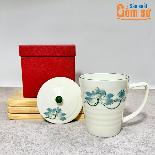 Cốc sứ B&aacute;t Tr&agrave;ng l&agrave;m qu&agrave; tặng