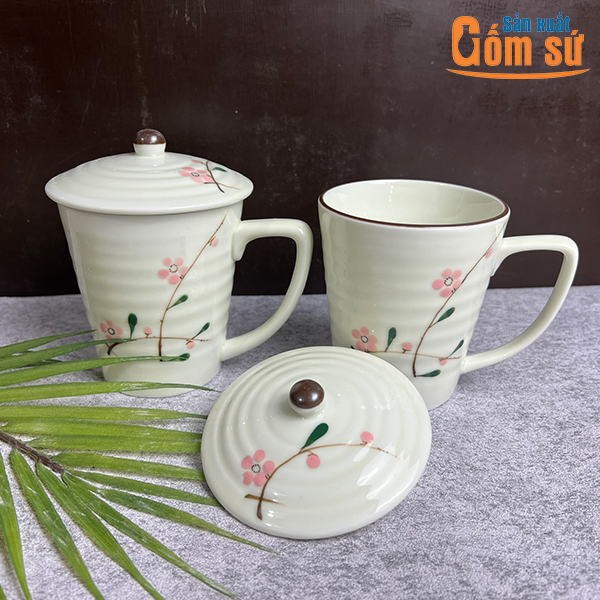 Cốc sứ B&aacute;t Tr&agrave;ng l&agrave; một m&oacute;n qu&agrave; tinh tế