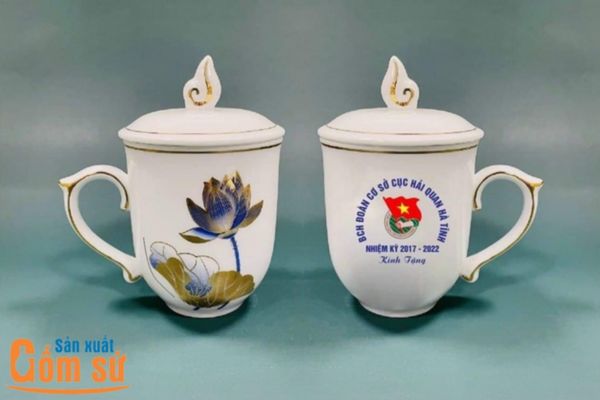 Ly sứ c&oacute; nắp in logo