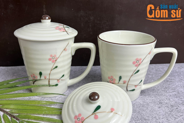 Ly sứ có nắp đậy ngăn bụi bẩn Ly sứ có nắp đậy ngăn bụi bẩn