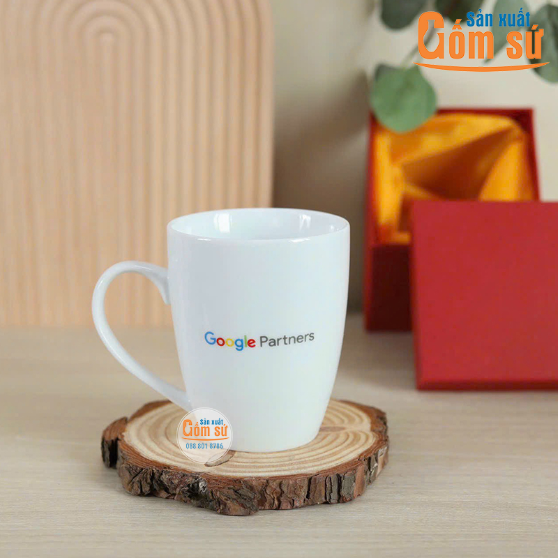 Ly sứ in logo l&agrave;m qu&agrave; tặng 20/10