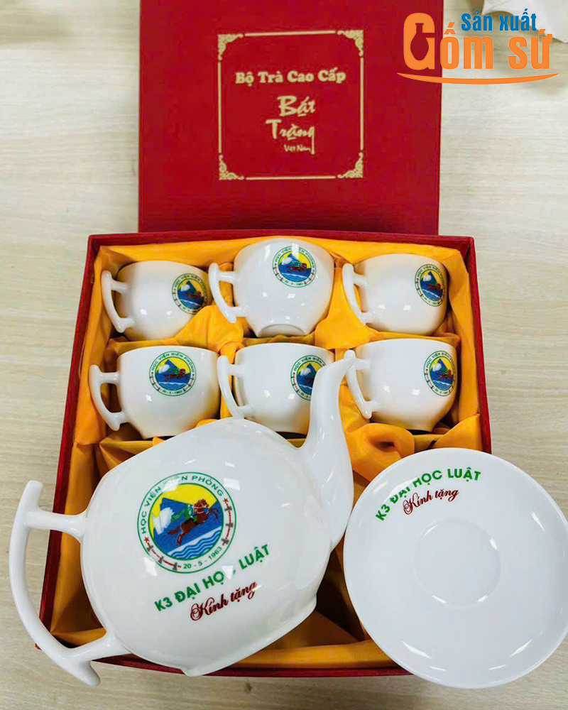 tặng qu&agrave; kh&aacute;ch h&agrave;ng x&acirc;y dựng mối quan hệ tốt đẹp