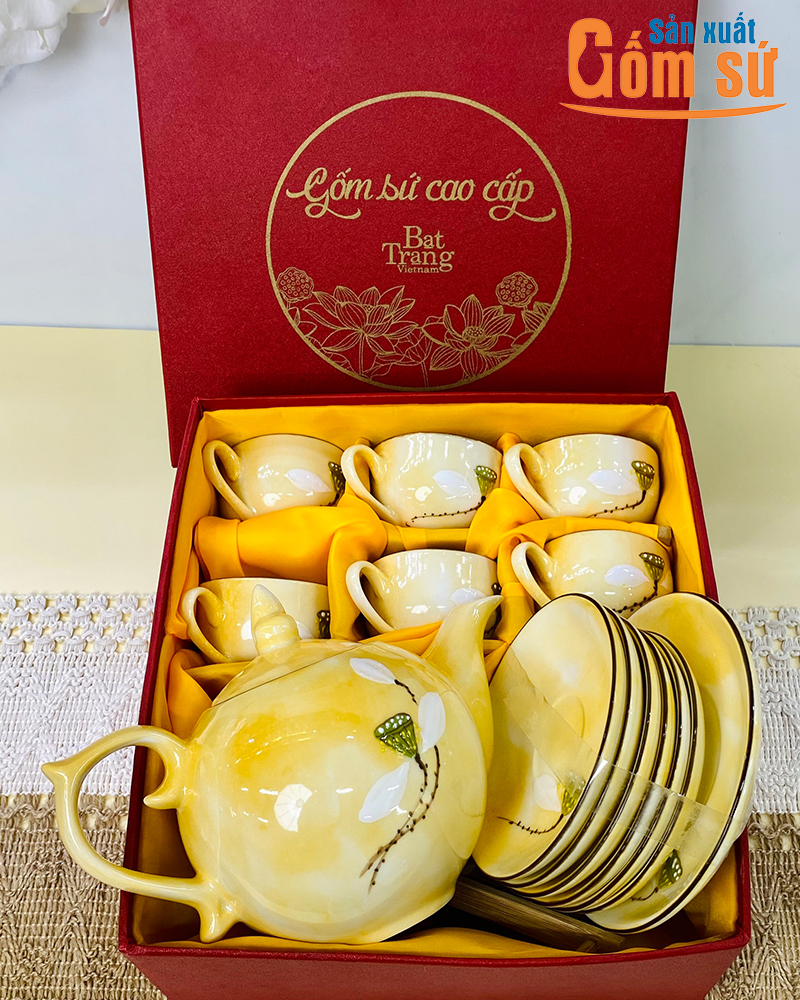 Bộ ấm ch&eacute;n in logo l&agrave;m qu&agrave; tết cho kh&aacute;ch h&agrave;ng