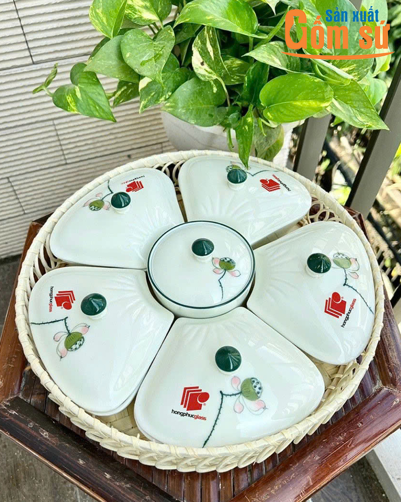 Tặng qu&agrave; tết cho kh&aacute;ch gi&uacute;p quảng b&aacute; thương hiệu