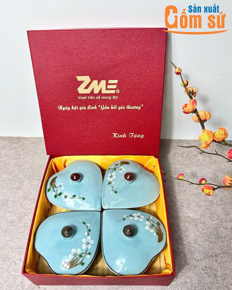 Khay mứt tết in logo l&agrave;m qu&agrave; tặng c&ocirc;ng đo&agrave;n