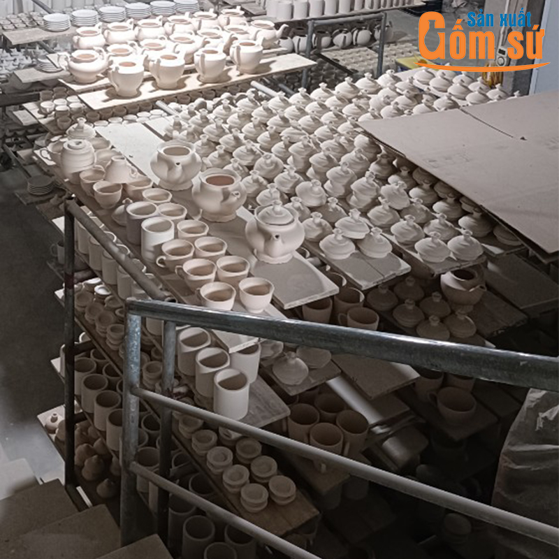 Sản xuất đa dạng c&aacute;c loại ấm ch&eacute;n kh&aacute;c nhau