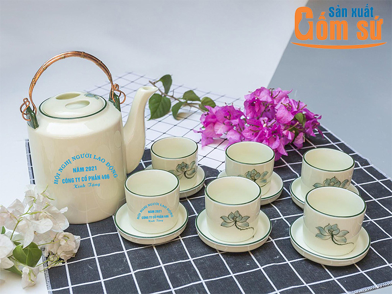 Sản xuất ấm ch&eacute;n l&agrave;m qu&agrave; tặng theo y&ecirc;u cầu