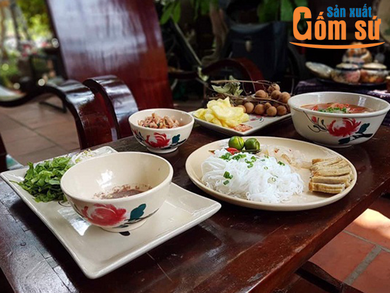 B&aacute;t đĩa nh&agrave; h&agrave;ng l&agrave;m đẹp kh&ocirc;ng gian