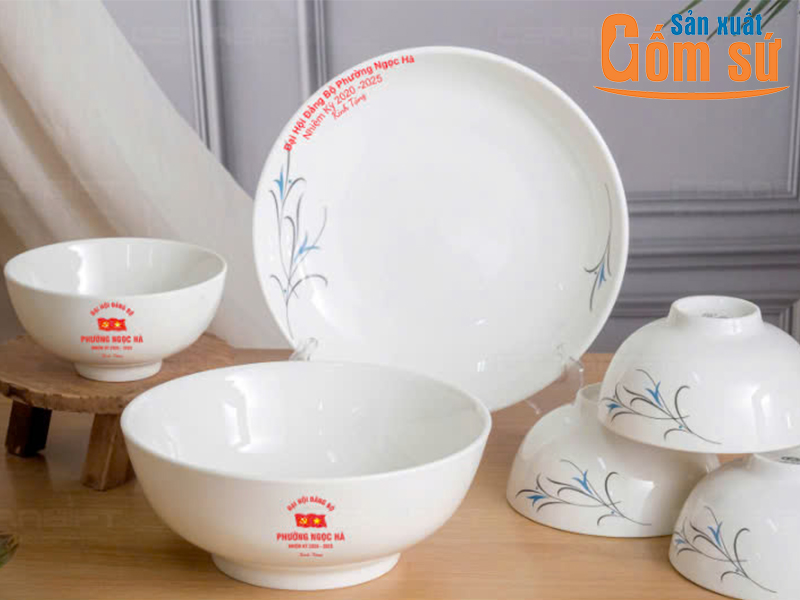 Bộ b&agrave;n ăn in logo l&agrave;m qu&agrave; tặng hội nghị