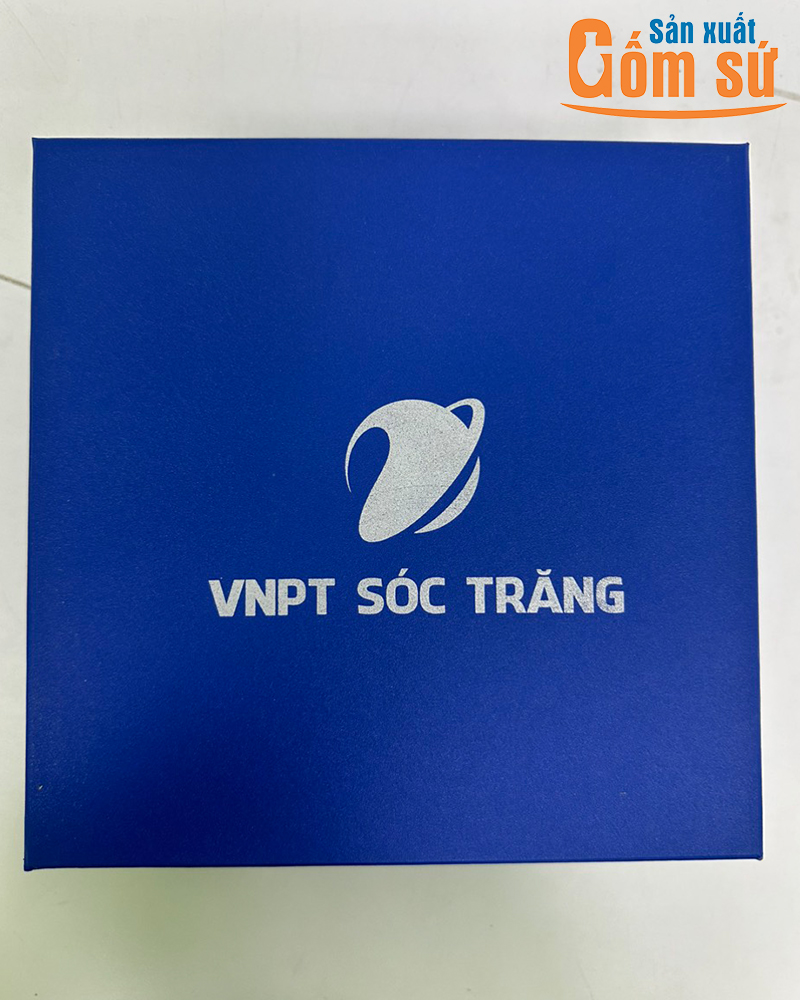 Sản xuất bộ ấm ch&eacute;n in logo l&agrave;m qu&agrave; tặng