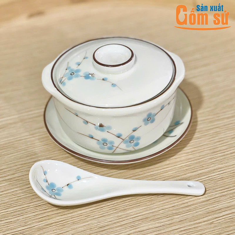 Thố chưng yến thường được th&ecirc;m họa tiết hoa l&aacute;