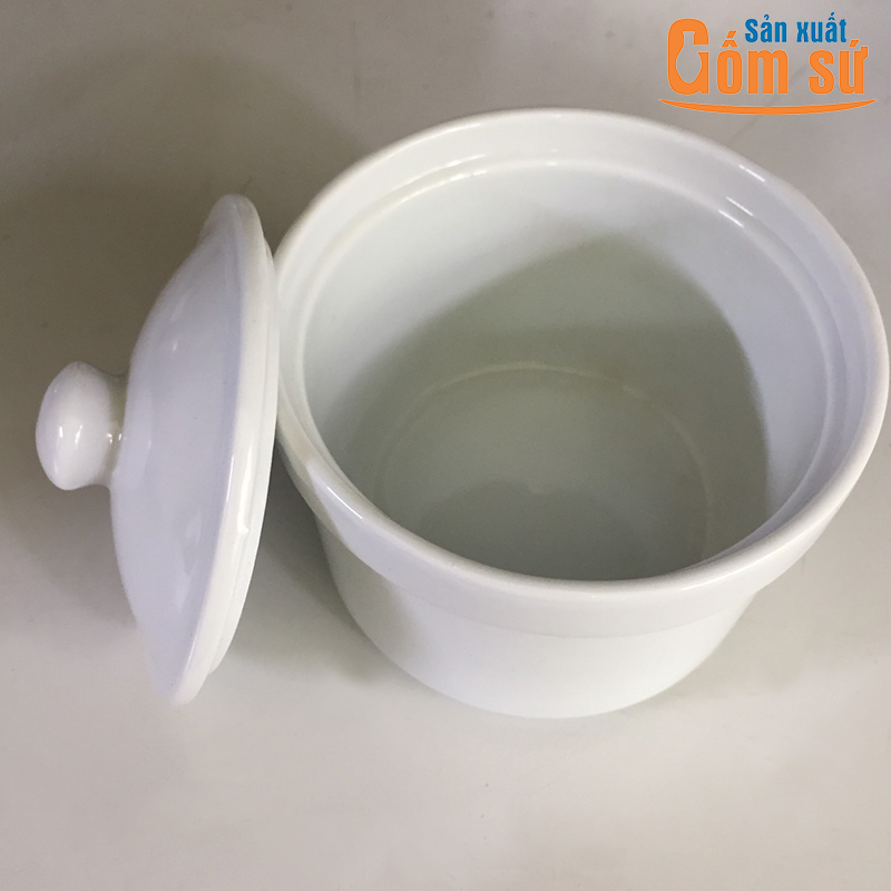 Thố chưng yến sứ thường c&oacute; nắp đậy tiện lợi